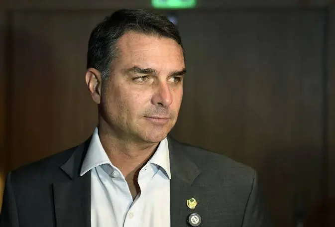 BAPingLoud's tweet photo. 🚨 Hood Action News can call that Flavio Bolsonaro has won the state of Minas Gerais and its 12 electoral votes https://t.co/qAOPLivbzr