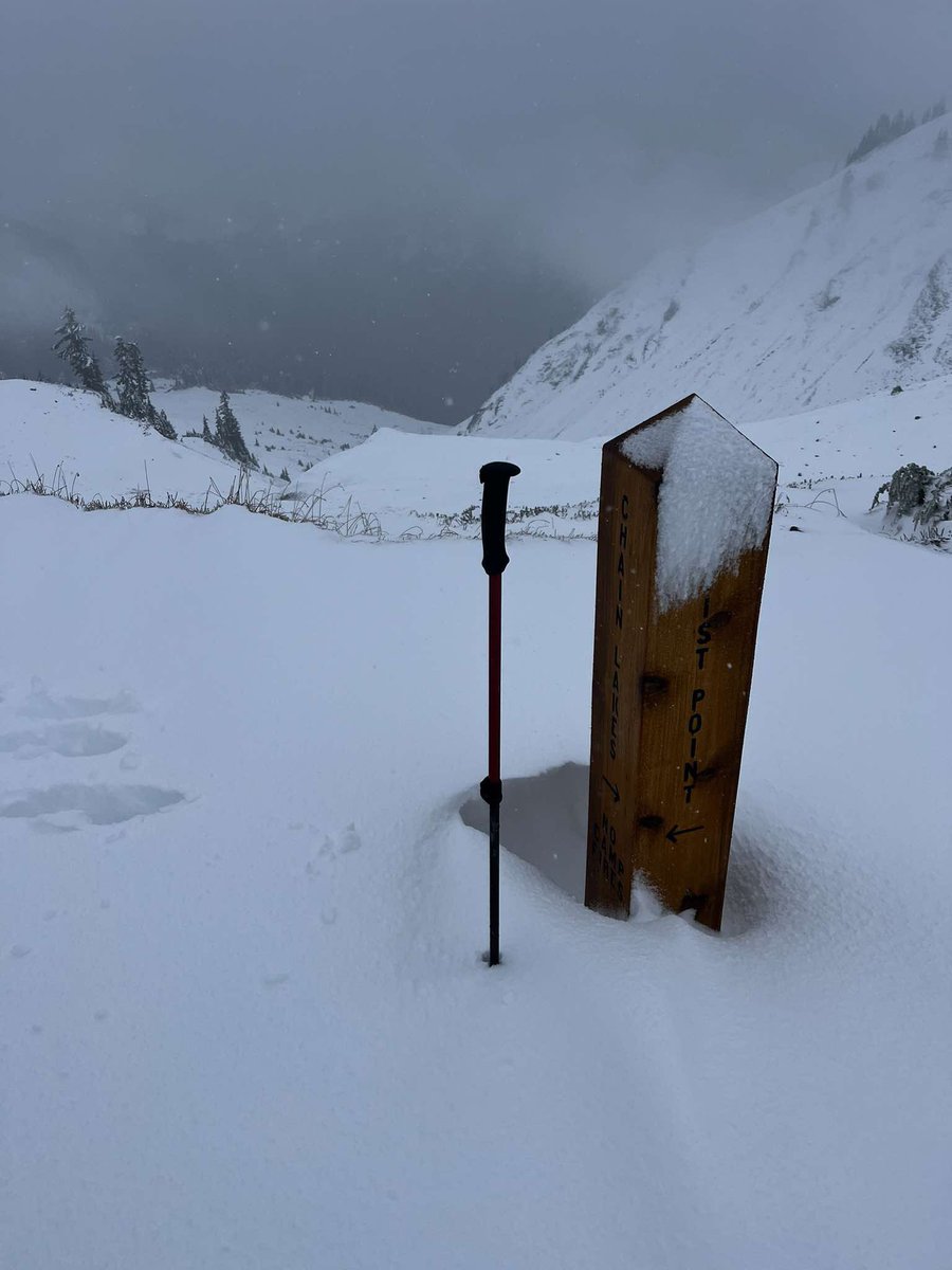 RandySmall's tweet photo. And just like that the DOT just closed the road to Artist Point! Ryan Morrison shared these photos and said: “4-6 inches at artist point almost a foot at the ptarmigan ridge/ chain lakes junction where it blew in.”
#winter #wawx #whatcomcounty #pnw #mtbaker #artistpoint https://t.co/WYymiXR8xK