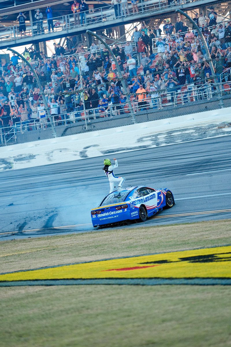 TeamHendrick's tweet photo. No words. 

What a moment for the @Hendrick5Team. https://t.co/IYLFO8jJmW