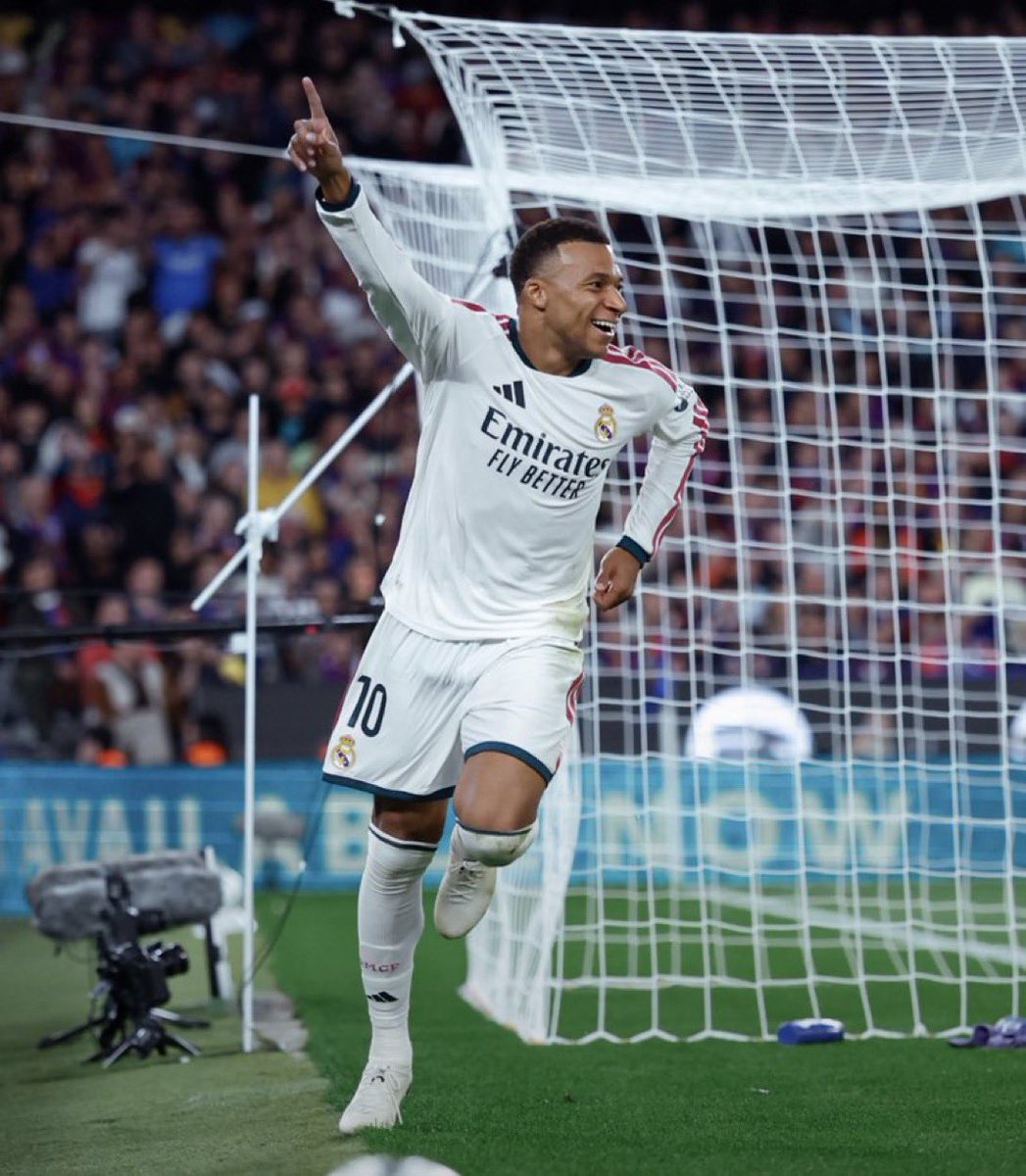 CFC_Janty's tweet photo. Scoring your 100th goal, bagging a brace against Barcelona to win El Clásico, and potentially lifting the Ballon d’Or the next day 

You couldn’t have scripted it any better.

Kylian Mbappé, you are SPECIAL. https://t.co/QObzzqyaFK