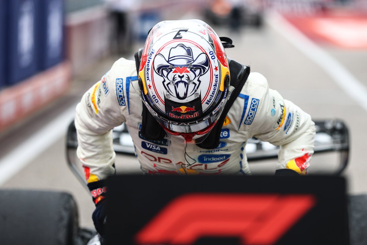 redbullracing's tweet photo. Podium-worthy helmet ✅ Podium-worthy drive ✅

#F1 || #USGP 🇺🇸 https://t.co/10ekeB7l71