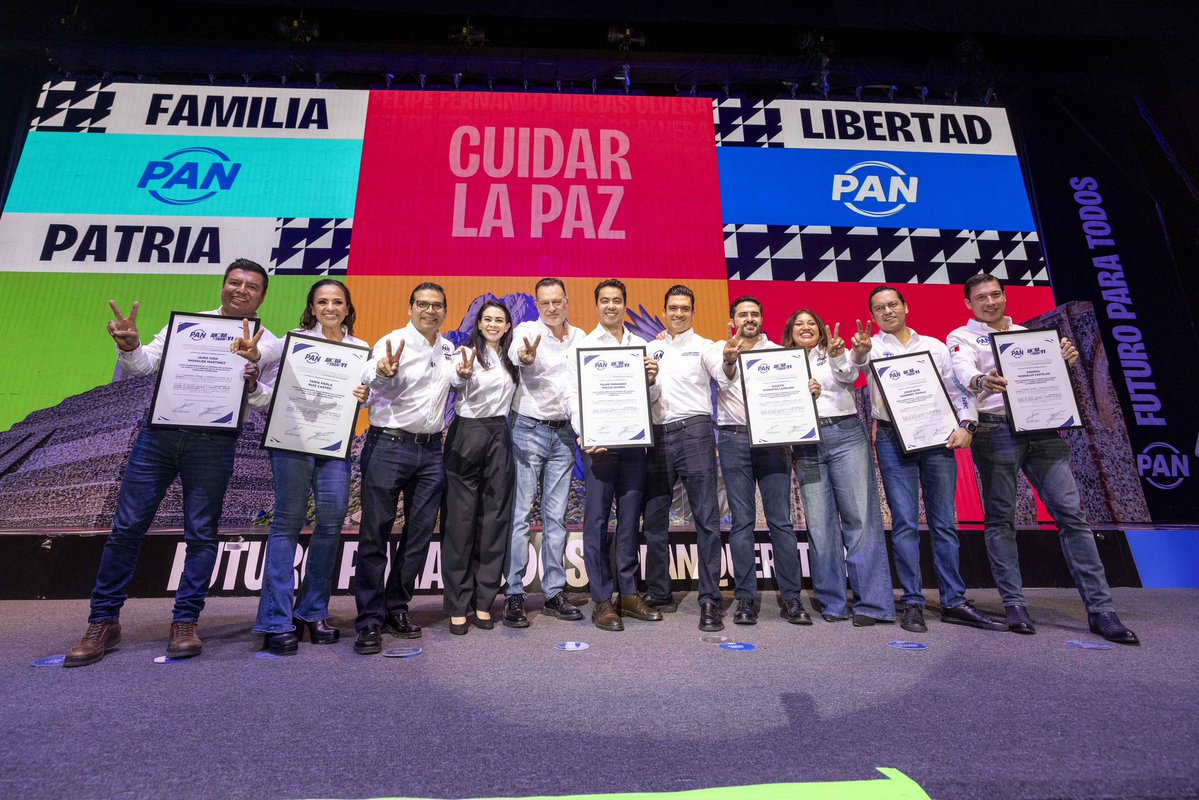 FeliFerMacias's tweet photo. Agradezco a mi partido, @AccionNacional, la confianza y el respaldo para asumir, con enorme responsabilidad y compromiso, el nombramiento como líder del Plan Querétaro: Un futuro para todos.

Los invito a construir juntos esta nueva etapa, con ideas, propuestas y la convicción de trabajar por las familias, nuestros barrios, nuestras colonias y nuestras comunidades.

Porque el futuro de Querétaro lo construimos entre todas y todos.

#PlanQuerétaro
#FuturoParaTodos