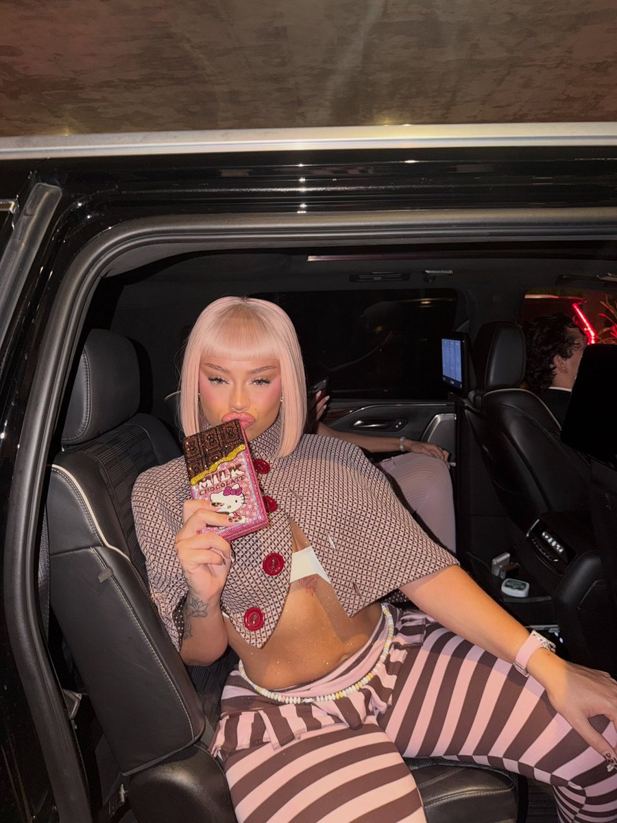 ComplexStyle's tweet photo. Latto at Doja Cat’s birthday party looking amazing ✨😍

📸: @Latto https://t.co/qpOYgPPTw8