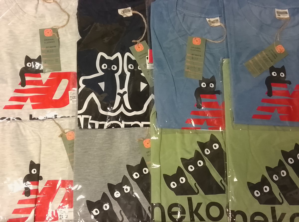 sirosiro0626's tweet photo. 昨日、ゲオで買った110円Tシャツたち。
2026年8月27日発売って書いてあるけど、なぜセールで110円なのかは不明。
晴雨兼用傘や、靴下も110円。
アディダスのジャージも550円らしい。
ゲームもセール中。 https://t.co/fgnw71K2AV