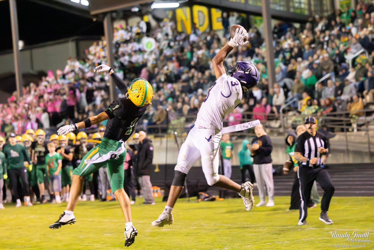RandySmall's tweet photo. @AndreCarter03 @CoachPortz @SkagitPrep @RecruitRadarNW @NwFBRecruits @AnacortesFB Andre, I take photos for Lynden...and I captured your amazing TD catch in that game. https://t.co/hQb2b1Mux5