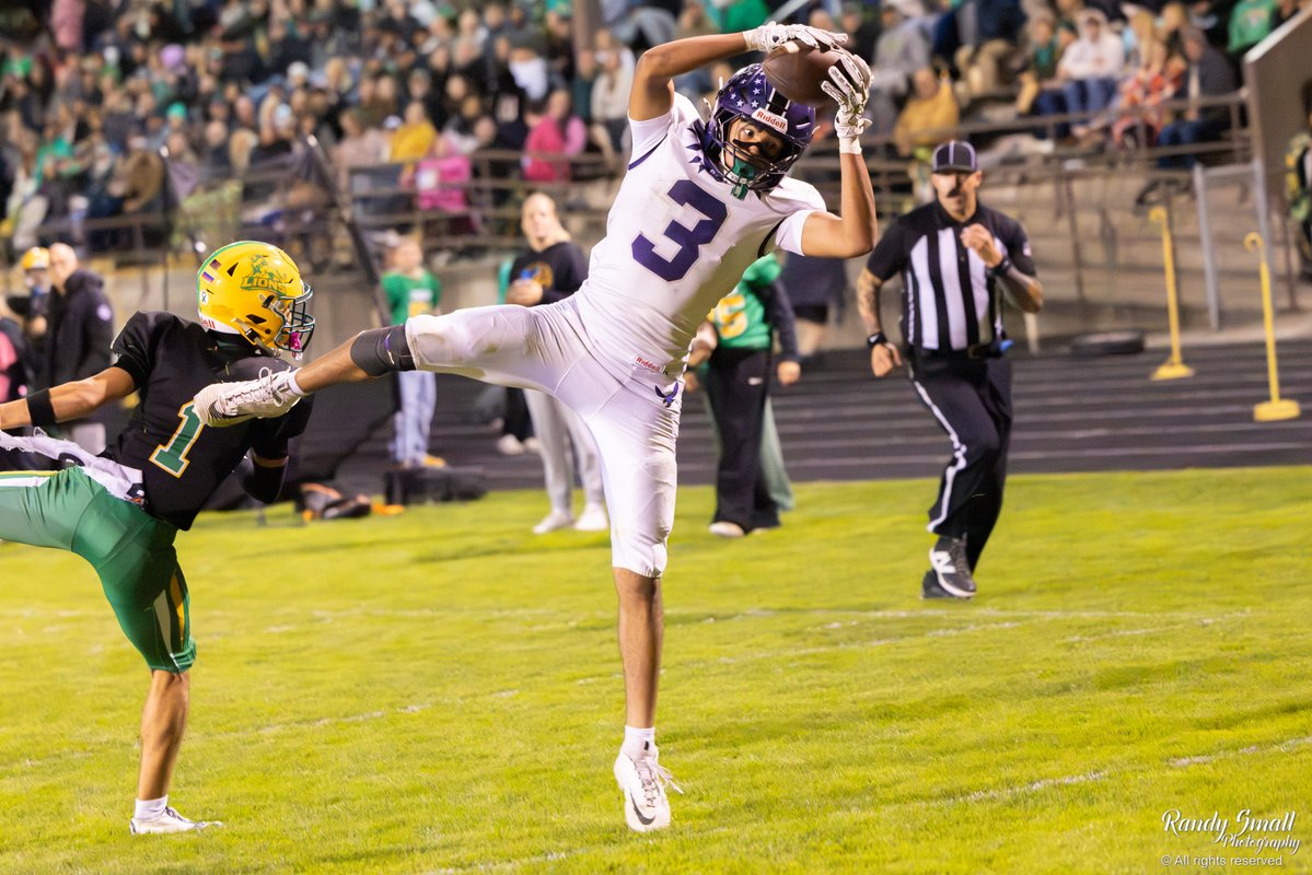 RandySmall's tweet photo. @AndreCarter03 @CoachPortz @SkagitPrep @RecruitRadarNW @NwFBRecruits @AnacortesFB Andre, I take photos for Lynden...and I captured your amazing TD catch in that game. https://t.co/hQb2b1Mux5