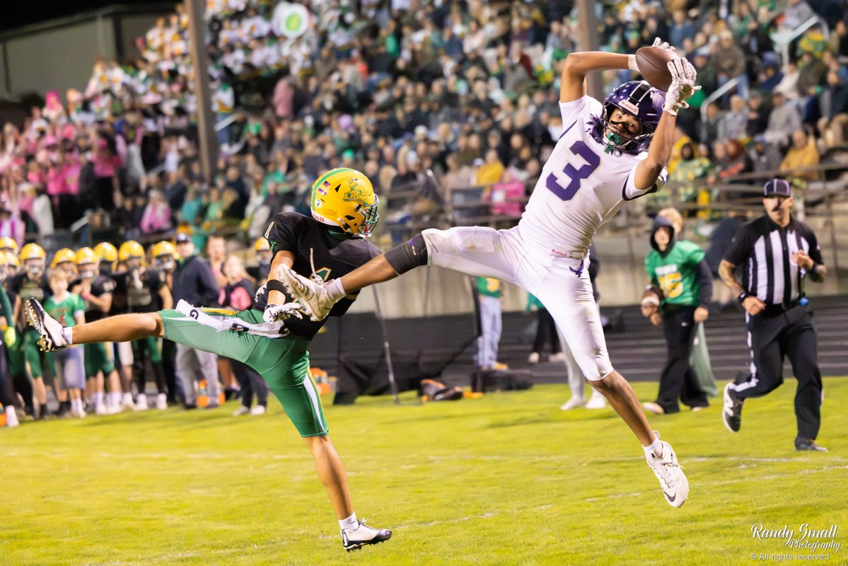 RandySmall's tweet photo. @AndreCarter03 @CoachPortz @SkagitPrep @RecruitRadarNW @NwFBRecruits @AnacortesFB Andre, I take photos for Lynden...and I captured your amazing TD catch in that game. https://t.co/hQb2b1Mux5
