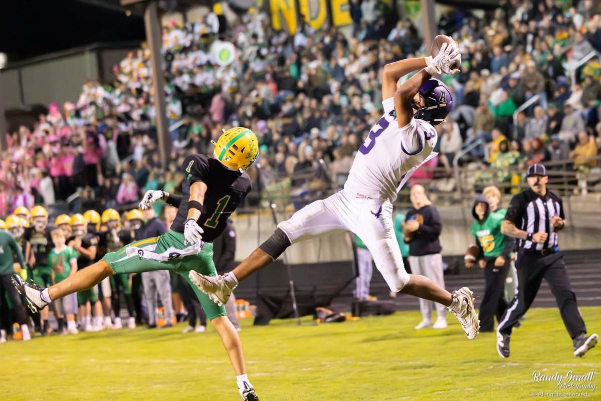 RandySmall's tweet photo. @AndreCarter03 @CoachPortz @SkagitPrep @RecruitRadarNW @NwFBRecruits @AnacortesFB Andre, I take photos for Lynden...and I captured your amazing TD catch in that game. https://t.co/hQb2b1Mux5