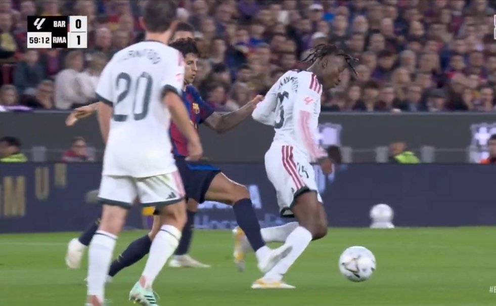 JLSanchez78's tweet photo. Victoria contra un sistema que está judicializado

Heroico el Real Madrid ganando en la casa del club que pagó al VICEPRESIDENTE ARBITRAL 8,4 MILLONES DE EUROS. https://t.co/8ag47EZ3JP