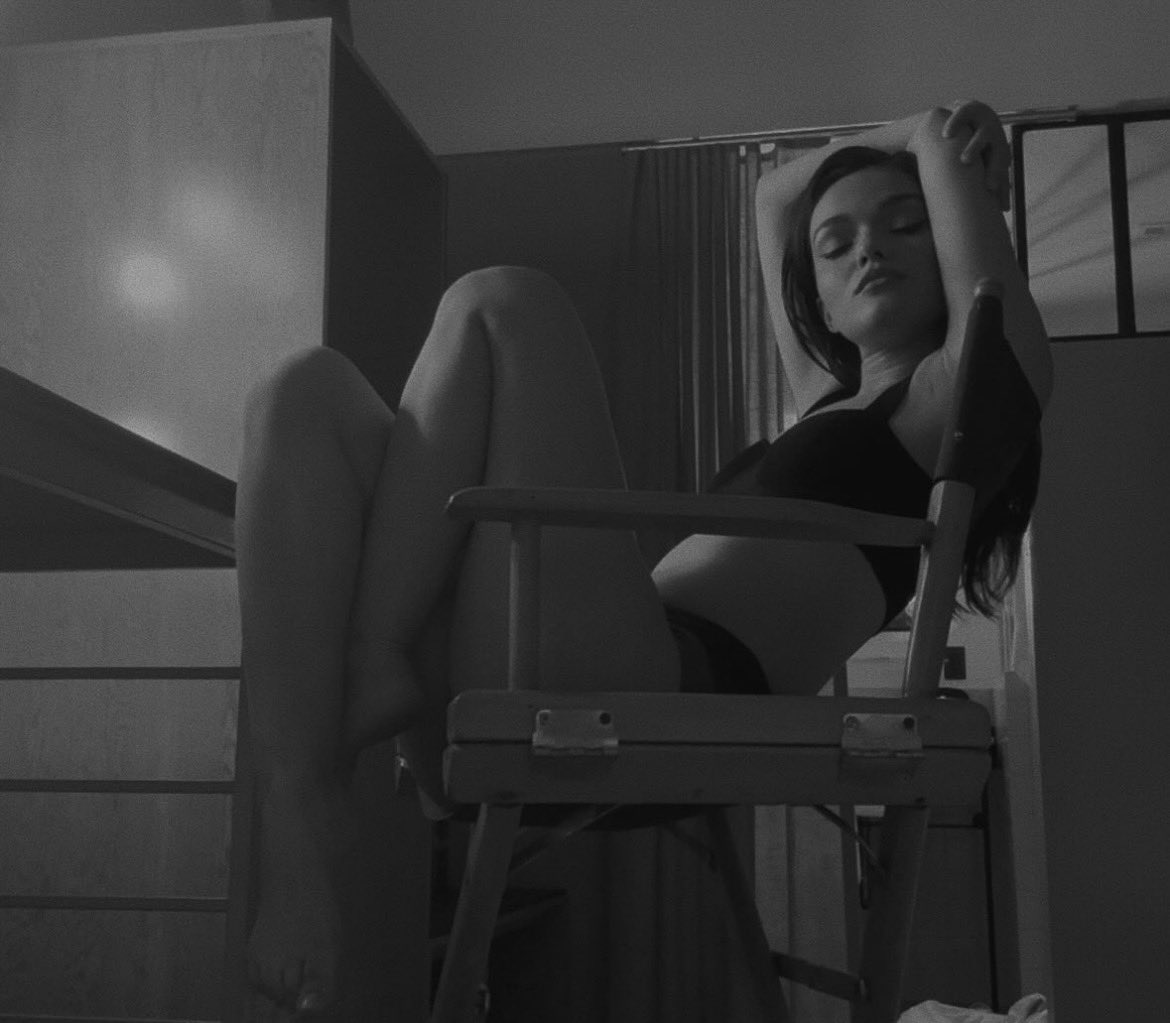 stephenwshadow's tweet photo. @TheQuestion220 her legs are soooo hot 😖 https://t.co/hKvsb1JJuC