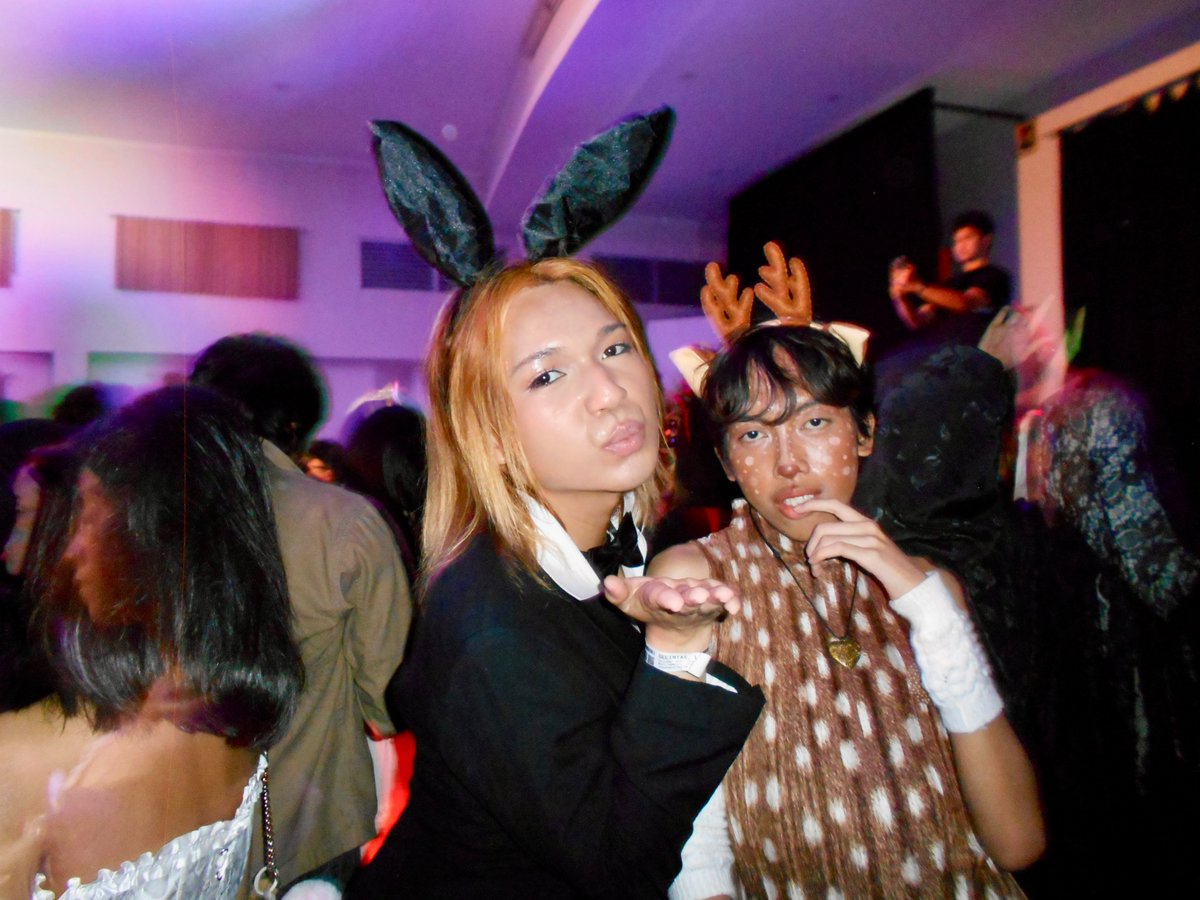 hearts4fawn's tweet photo. when you have a friend https://t.co/NiuDMa5O0v
