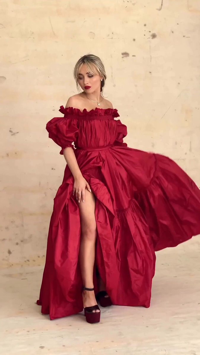 sabrinasgallery's tweet photo. lady in red ☆ https://t.co/ommFY5Oxov