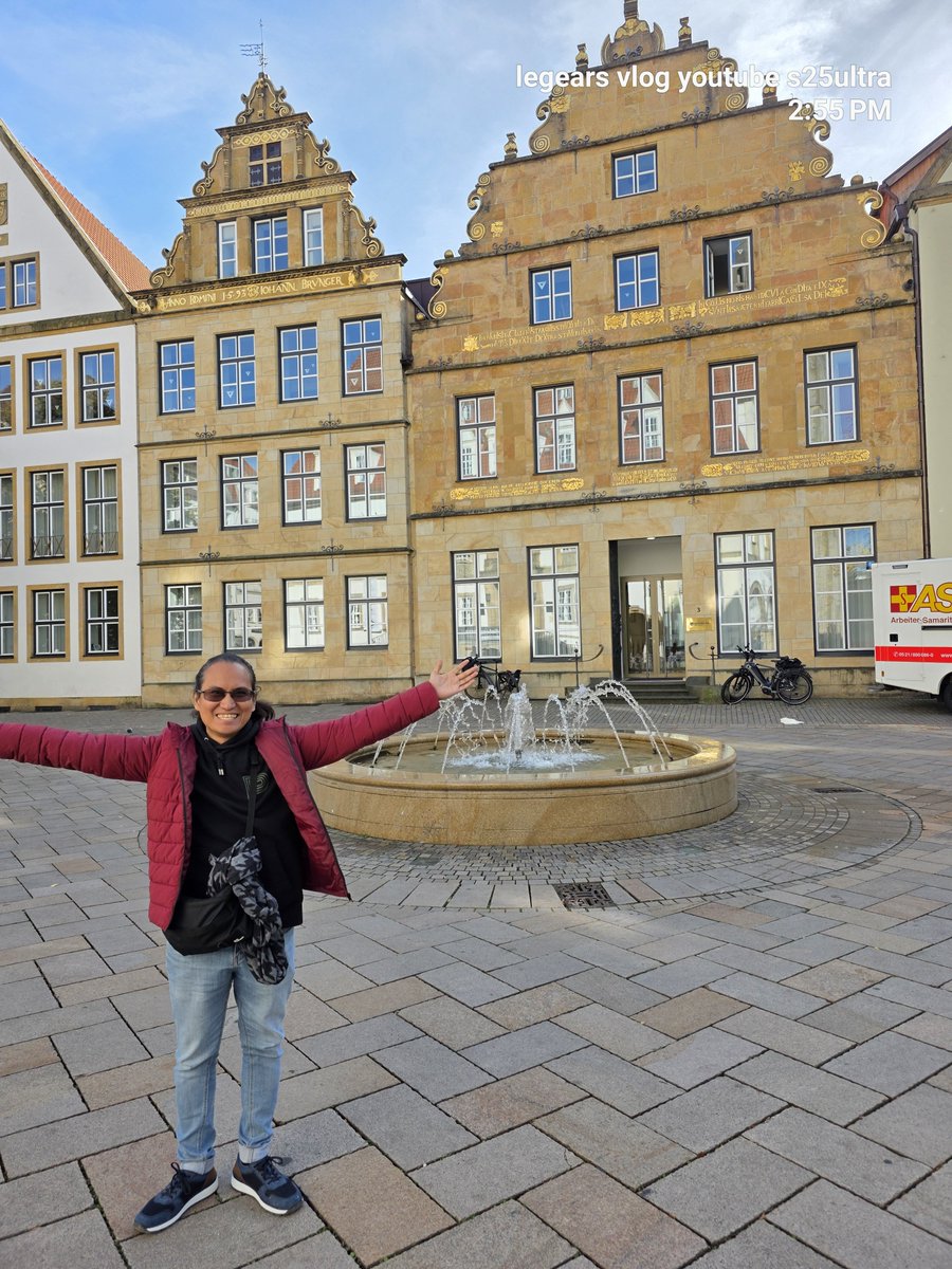 LEGEARSVLOG's tweet photo. Living my best life in Bielefeld! ✨ Soaking up the sunny vibes, historic 1593 charm, and pure joy by the fountain. Which pose is your favorite: 1, 2, or 3? Drop a comment below! 👇
#Bielefeld #GermanyTravel #LeGearsVlog #TravelVibes #ExploreGermany https://t.co/D5bO4gHH0K