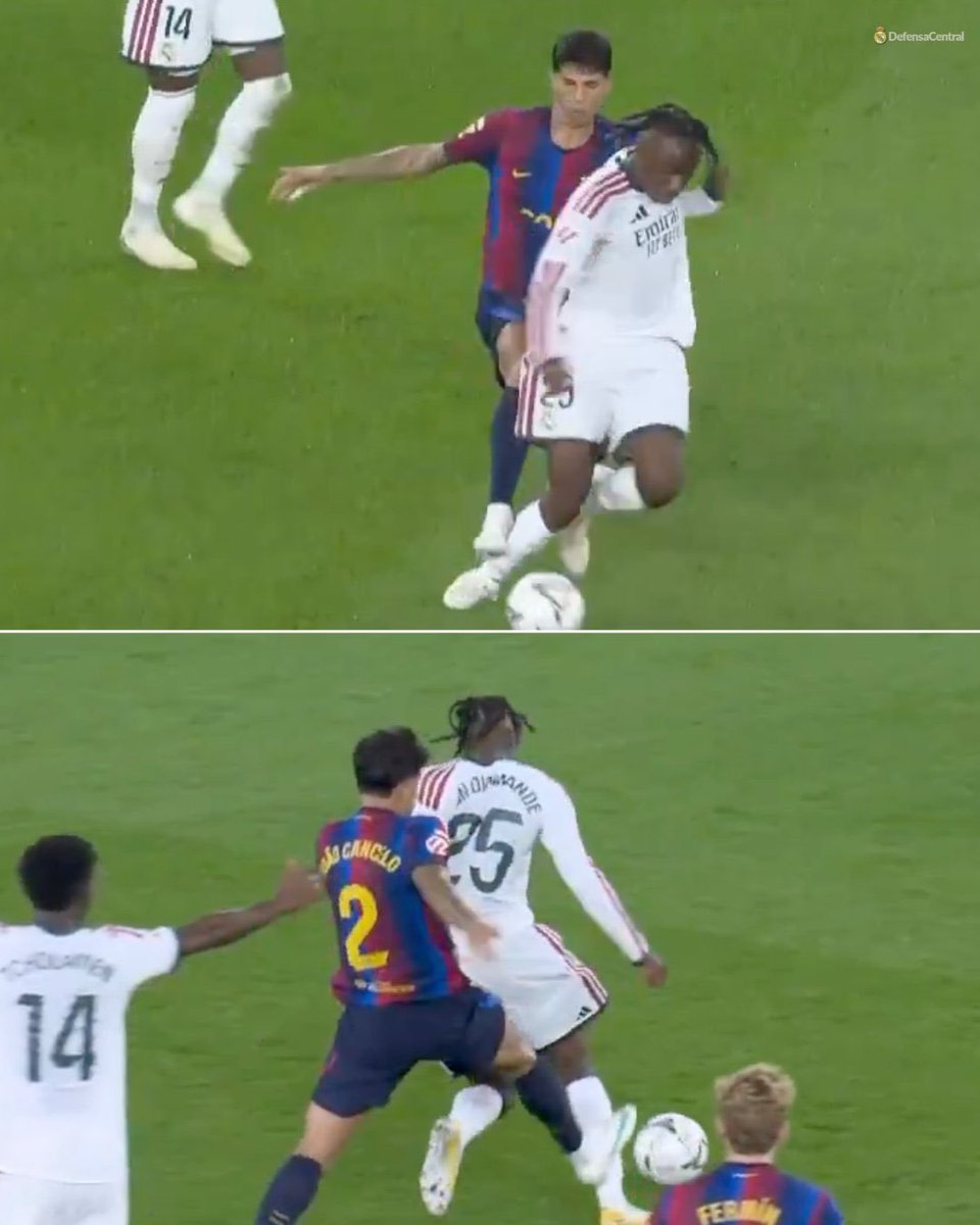 isagoat00's tweet photo. @Alexaxfcb todo pelota no??? https://t.co/uu2rYnRZjy