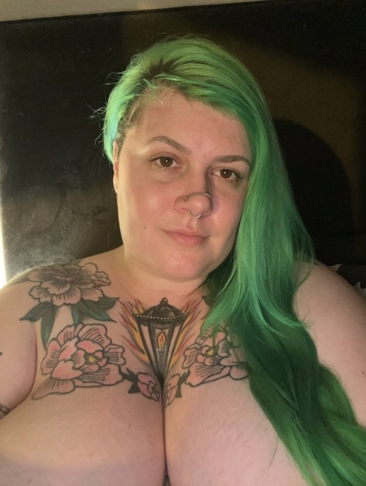 Bellamartiem's tweet photo. Are you into heavily tattooed women? https://t.co/XG49dyxMmf