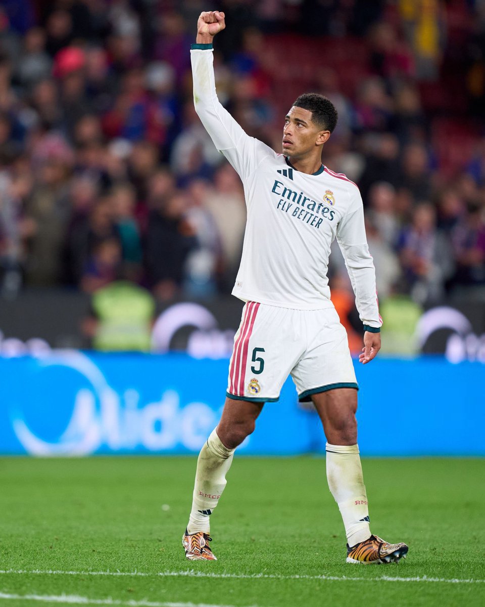 ActuFoot_'s tweet photo. 3/3 dribbles réussis 
20/24 passes réussies
13/18 duels remportés
5 fautes subies
6 récupérations

LE MATCH DE FOU QU'IL A FAIT CE SOIR. 🏴󠁧󠁢󠁥󠁮󠁧󠁿🤩 https://t.co/bsps0Hth3S