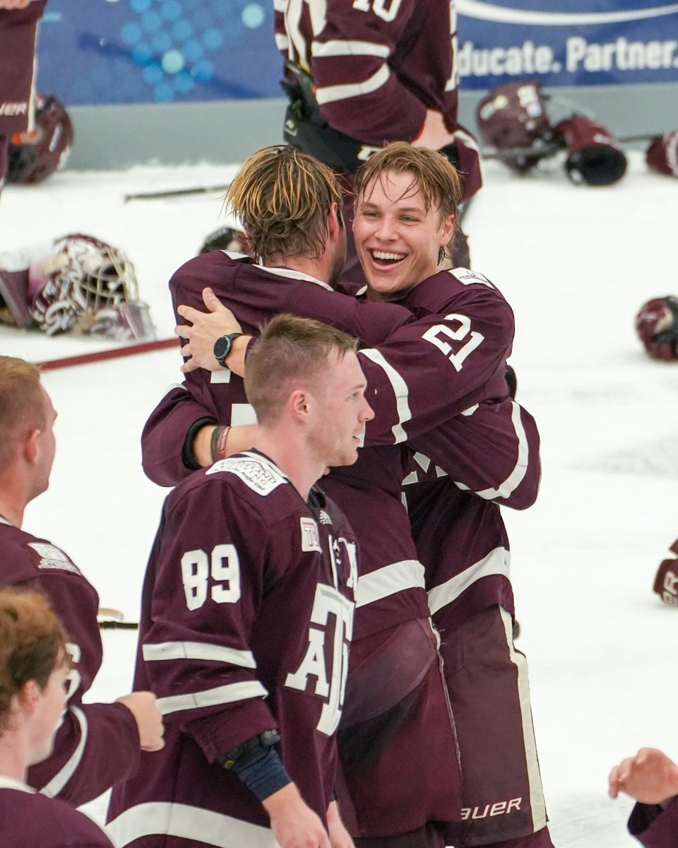 tamuicehockey's tweet photo. Moments on replay 🔁

#GigEm | #AggieIce | #TAMUHockey https://t.co/T3PwScdJk6