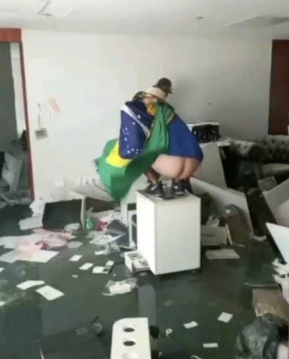 laricomexota's tweet photo. @nikolas_dm Vão fazer oq? Quebrar e cagar no palácio do planalto dnv? https://t.co/MkGuB05zSM