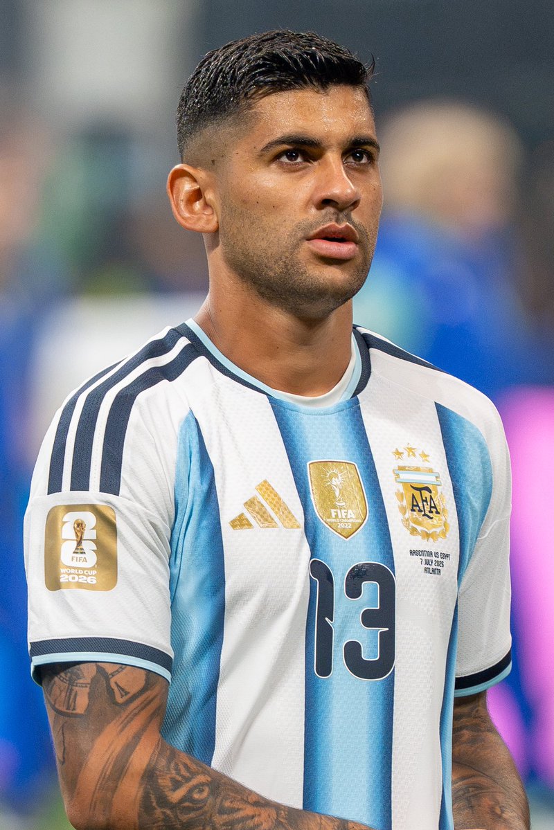 10_fpl's tweet photo. فليك رفضهم 

باع اراوخو ولم يتم تعويضه..

جدد الثقة في جيرارد مارتن ..( مستواه يأهله للمداورة في المباريات الضعيفة فقط )

جدد الثقة في كريستنسن ..( الي ٩٠٪ من مسيرته مصاب )

بعض قناعات فليك تجلط والله .

الدفاع نقطة ضعف فليك المعروفة و الواضحة للجميع بس تم اهمالها في الميركاتو. https://t.co/pku70Rsr0r