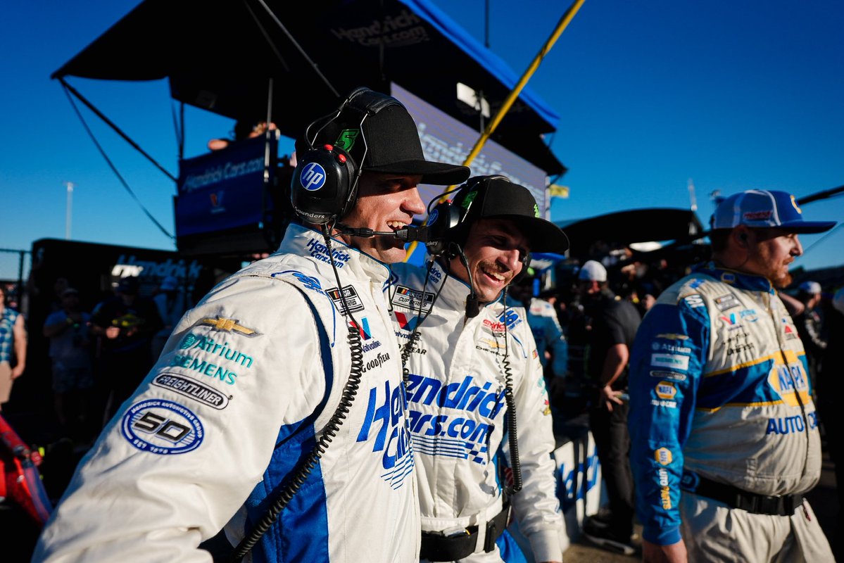 TeamHendrick's tweet photo. All smiles! https://t.co/pu2g5cn14s