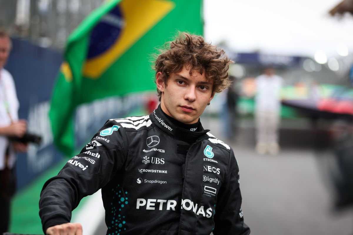 F1GuyDan's tweet photo. If Kimi Antonelli wins the title in Mexico, the first race he’ll arrive at as a world champion will be in Brazil, which is the home of his late idol Ayrton Senna 🇧🇷 https://t.co/XMhRxmEtNc