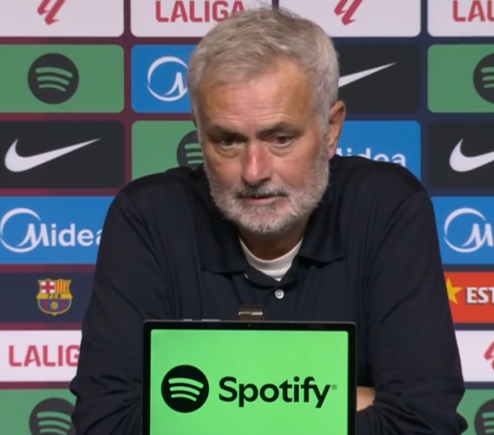 theMadridZone's tweet photo. 🚨 José Mourinho: "I told Camavinga that Tchouaméni will stay low and protect the defense, and you will attack SPACE.

It's difficult for any attackers to attack space against Barcelona, the only solution is to do it with your MIDFIELDERS.

When your attackers do it, Barca's defense is prepared and coached for that, and your attackers end up being offside, or the pass ends up being cut by Joan Garcia.

The solution is to use midfielders like Camavinga and Bellingham to break that line, and it worked."