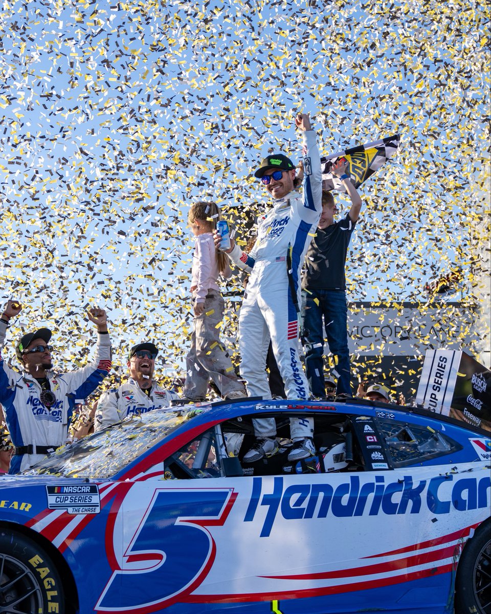 TALLADEGA's tweet photo. Forecast calls for CONFETTI! 🎉

#YellaWood500 https://t.co/noX7dVVxuG
