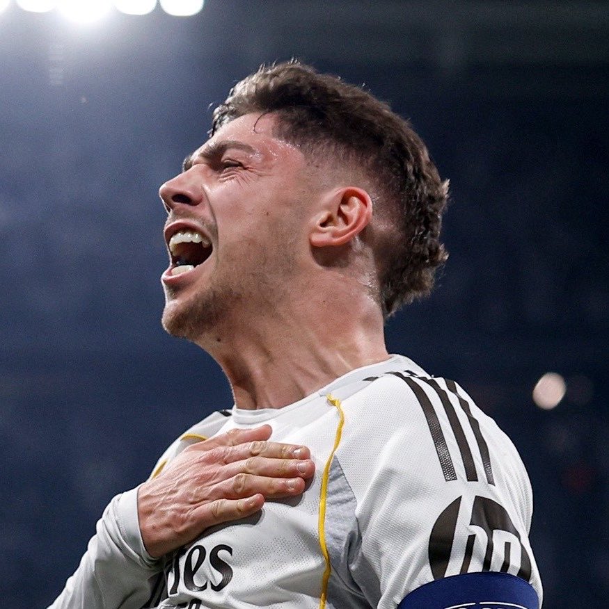 FabrizioRomano's tweet photo. 🚨 José Mourinho: “Let me speak about Fede Valverde. He continued playing despite being injured for over 40 minutes”.

“He refused to come off, fought through the pain and gave everything he had for the team”. https://t.co/qqQHZNxdb3