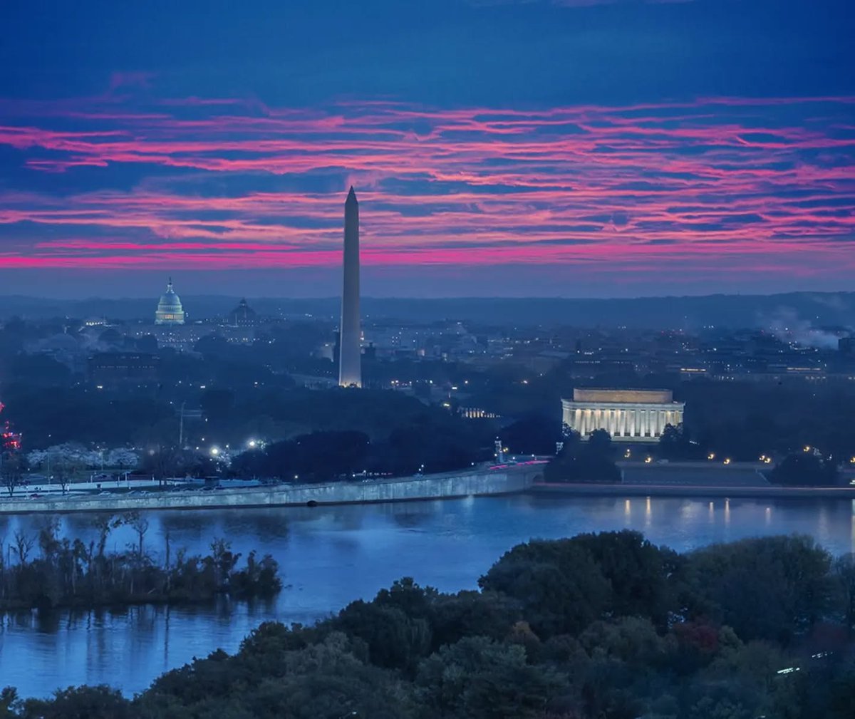 washingtondc's tweet photo. Just DC casually looking like a painting. 🌀💗

📸: val.proudkii / IG #Only1DC https://t.co/SRc0shMnMT