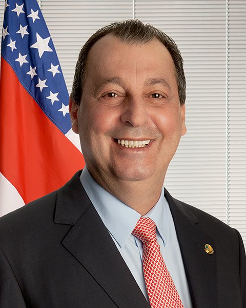 poponze's tweet photo. Omar Aziz (PSD) é eleito governador do Amazonas, segundo projeção do Datafolha. https://t.co/Sn80zlgEhx