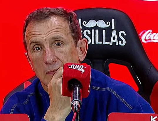la12tuittera's tweet photo. 🗣️#Arruabarrena:

"Me tengo que ocupar en mejorar para el Superclásico y poder darle una alegría al hincha en nuestra casa y seguir arriba en la Anual". https://t.co/mosLYJVbOr
