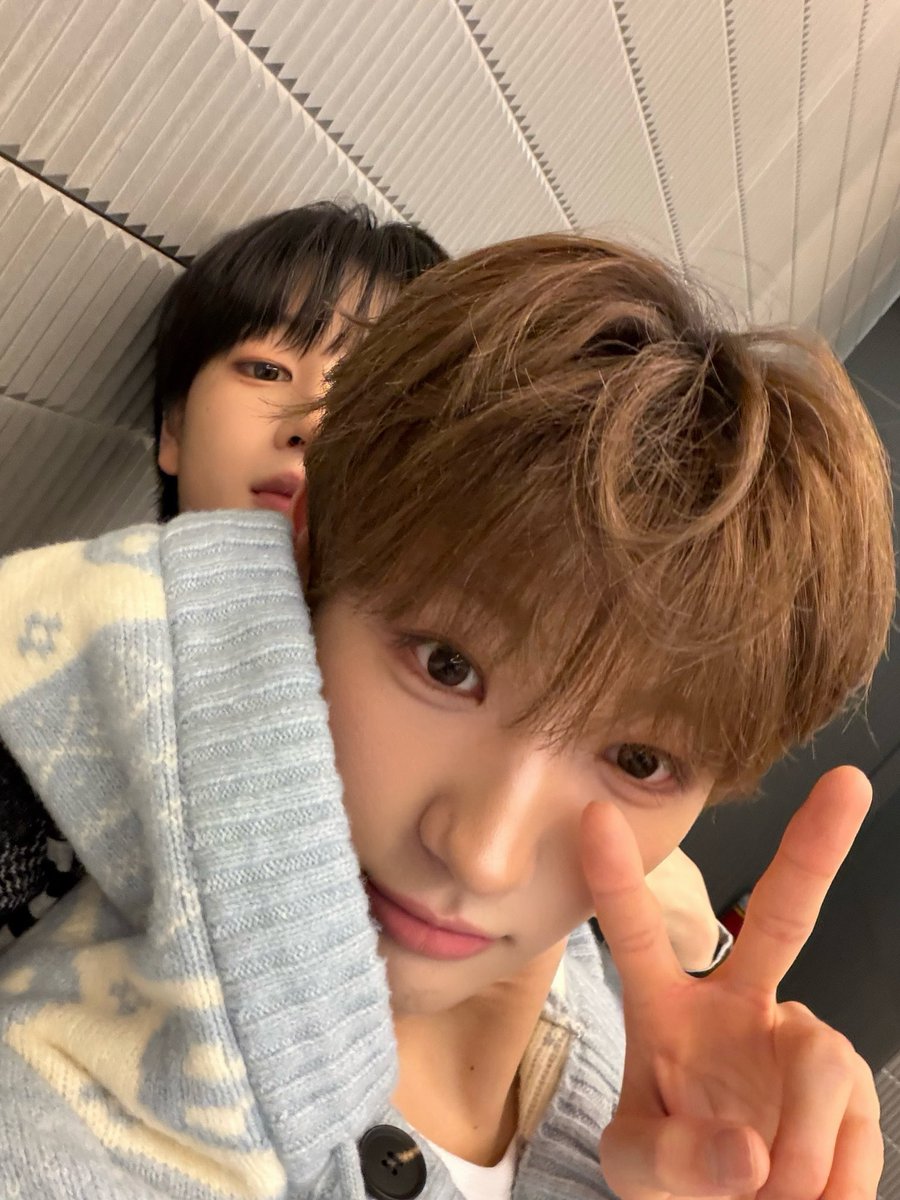 id17kikii's tweet photo. 261026 코스모 #곽기웅
희주형 코끼리 털 날려요 (늦었지만 생일 축하해요)
#아이덴티티 #idntt
#itsnotover #kwakgiwoong https://t.co/0jiYUdUpHS