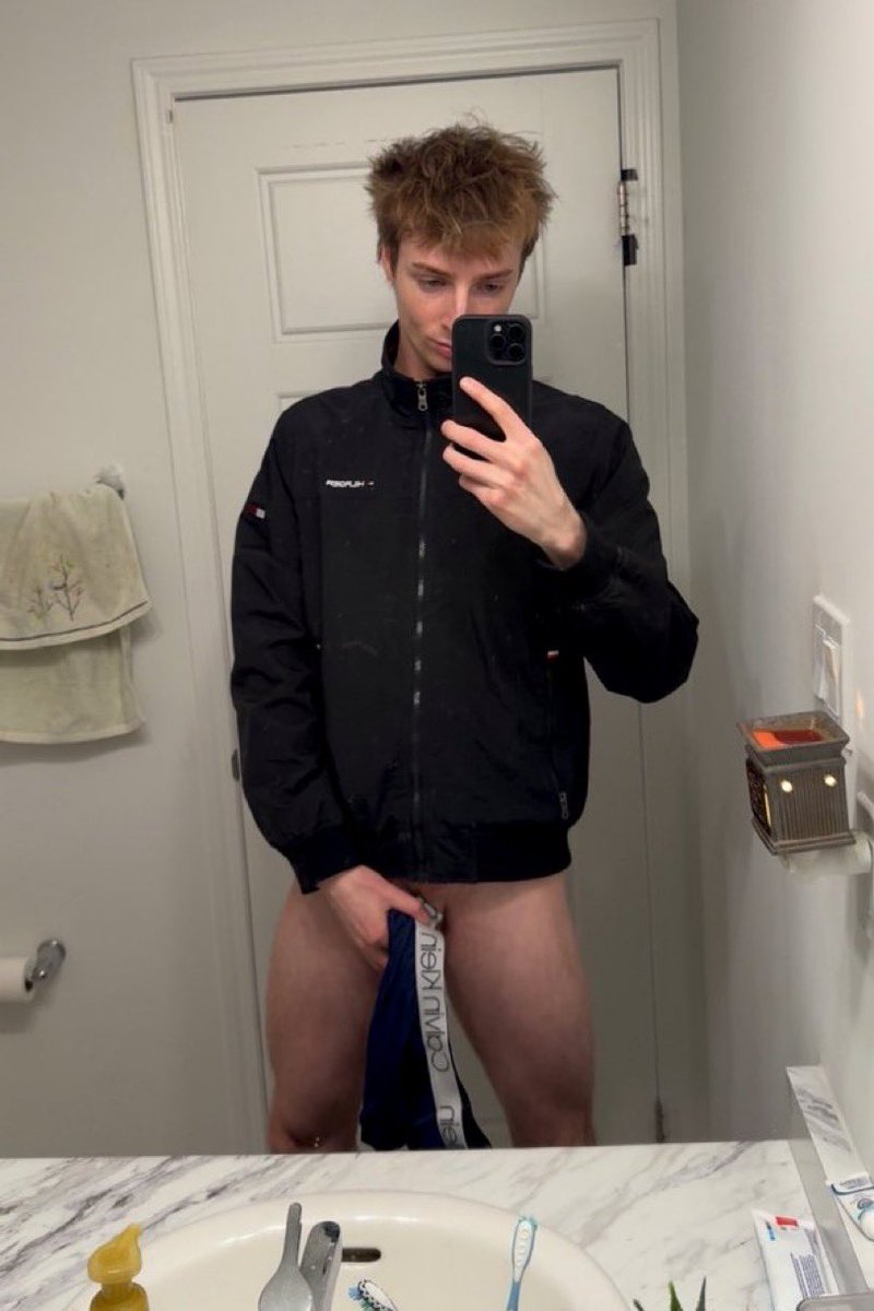 Jason119393's tweet photo. You want me to show you my dick….🌚 https://t.co/9wGyEdkTjJ