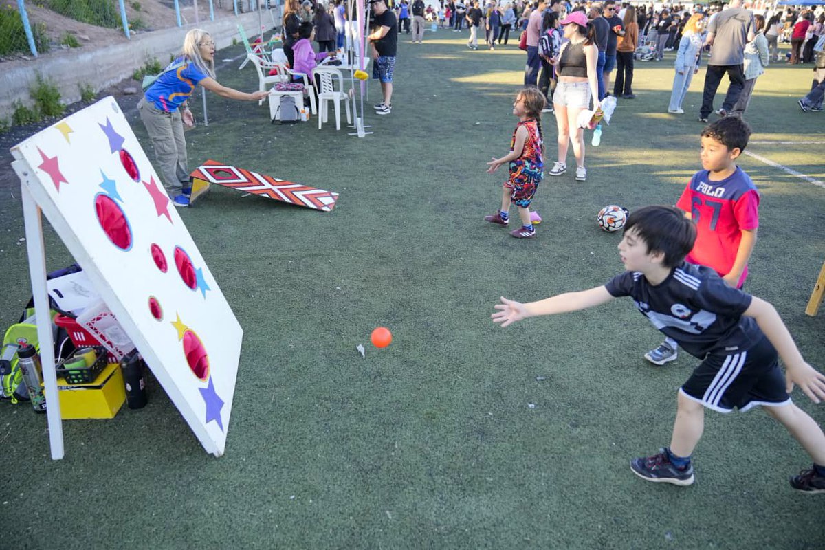 DDHH_RI_CI's tweet photo. #MiBarrioFesteja

🎉 ¡Villa Ceferino celebró sus 55 años!

Compartimos una jornada de encuentro y alegría junto a los vecinos y las vecinas para celebrar la historia y la identidad del barrio. 💕

#PrimeroNeuquén 
@munineuquen 
@GiovanettL https://t.co/sX19KVagbY