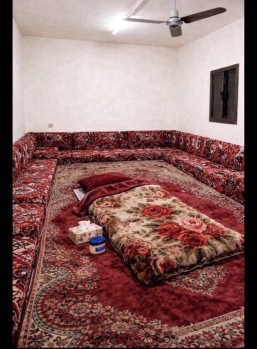 badd1123's tweet photo. يبي لها سهرة مع امك في مجلسكم  ولا ؟😅😂
#ديوت_بدويً https://t.co/1znGzr5W8K