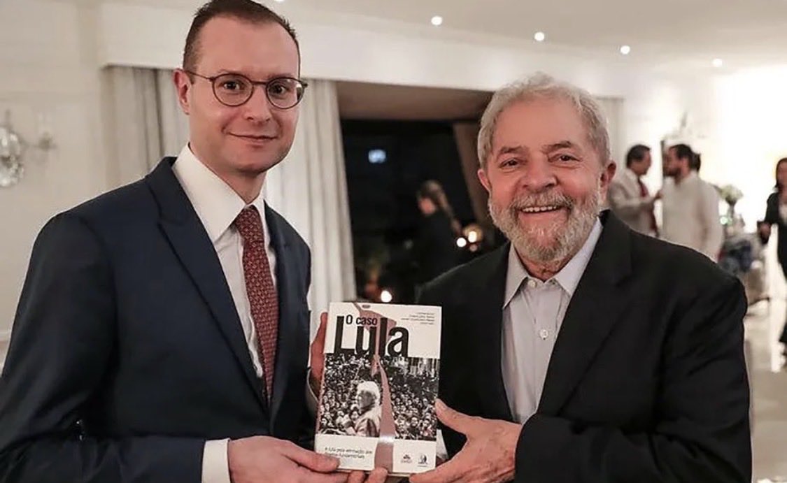 emd_worldwide's tweet photo. A president’s former campaign lawyer has just intervened, this time as judge, in the rules governing that president’s reelection. The international community should understand the full history.

@Cristianozaninm defended Lula in his many criminal cases. But Justice Zanin also represented Lula’s 2022 presidential campaign, receiving R$1.2 million for legal services. Reporting from that election describes Zanin coordinating the litigation against @jairbolsonaro before Brazil’s electoral court, the TSE.

Lula subsequently appointed him to the Brazilian Supreme Court (STF) as a reward for his service. 

Today, acting on a complaint from Lula about voter transport in three Bahia municipalities, Zanin initially ordered a two-hour extension of voting nationwide.

The TSE later clarified that the extension applied only where voting had not already ended at 5 p.m.

That creates two separate questions.

First, impartiality. A former campaign lawyer exercising extraordinary authority over his former client’s reelection creates an obvious appearance of impartiality concern. Assignment by “lottery” does not answer whether he should participate.

Second, equal treatment is a major problem. Once some stations have closed, a nationwide extension cannot give every voter the same additional opportunity. Zanin must explain why this remedy was necessary, why its scope was nationwide and how its uneven implementation was justified.

The public deserves the full reasoning, the notification timeline and station level records showing where additional voting occurred.