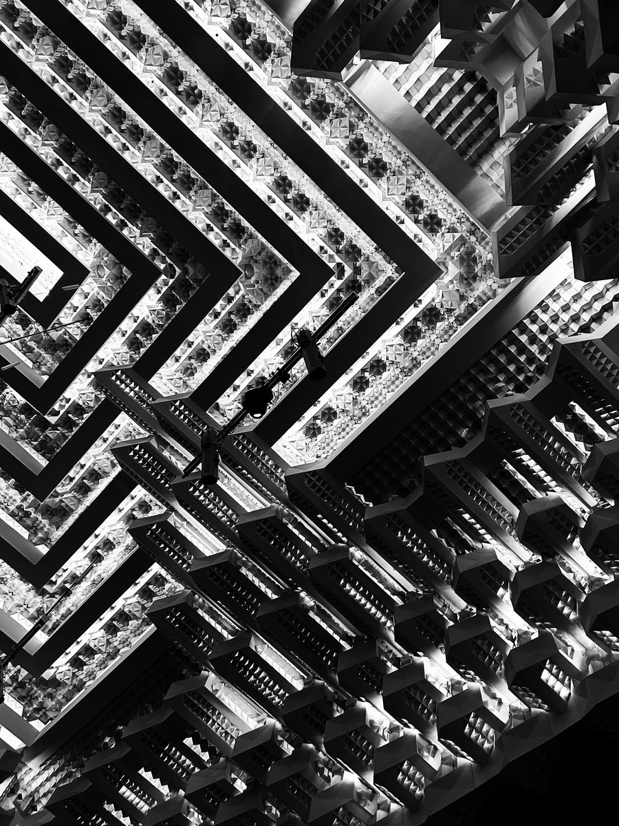 gomichild's tweet photo. #melbourne #photography #thecapitotheatre https://t.co/nFUwihk26F