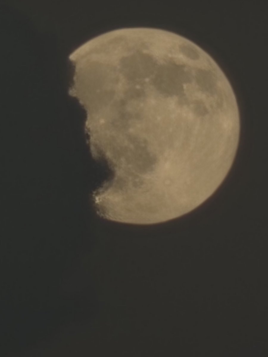 MoonHourSocial's tweet photo. My very atmospheric #MoonHour in #321SpaceCoastFlorida https://t.co/bJxmXB698E