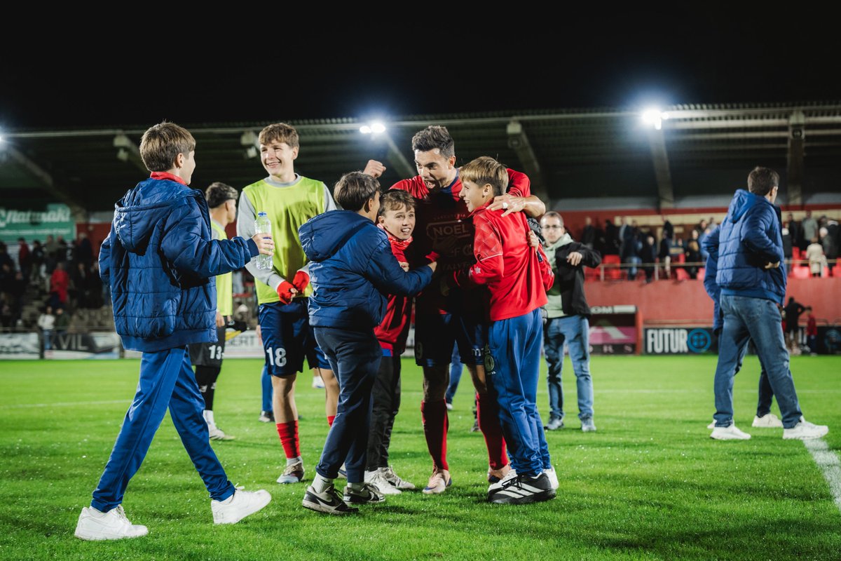 UEO1921's tweet photo. 🫂 𝐁𝐞𝐧 𝐦𝐞𝐫𝐞𝐬𝐜𝐮𝐭.

😴 Boníssima nit, olotins. Capaços de tot! 

#OlotBarçaAtlètic #2RFEF2 https://t.co/iUMzU5VpTm