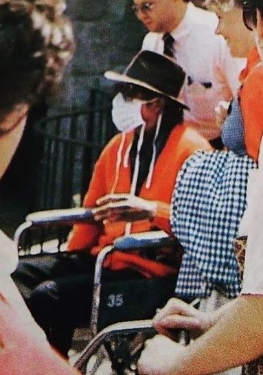 bitefemmes's tweet photo. He would assemble the most elaborate disguise n then ruin it by wearing them damn white socks n loafers. 😭 https://t.co/woNENUF9hE