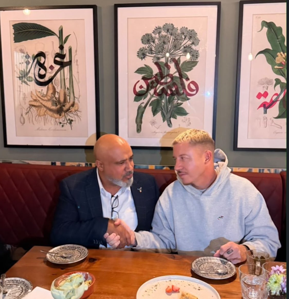 landpalestine's tweet photo. macklemore visits a Palestinian restaurant in Ireland 

We love Shaku-Macklemore https://t.co/DiJdqyFZe7