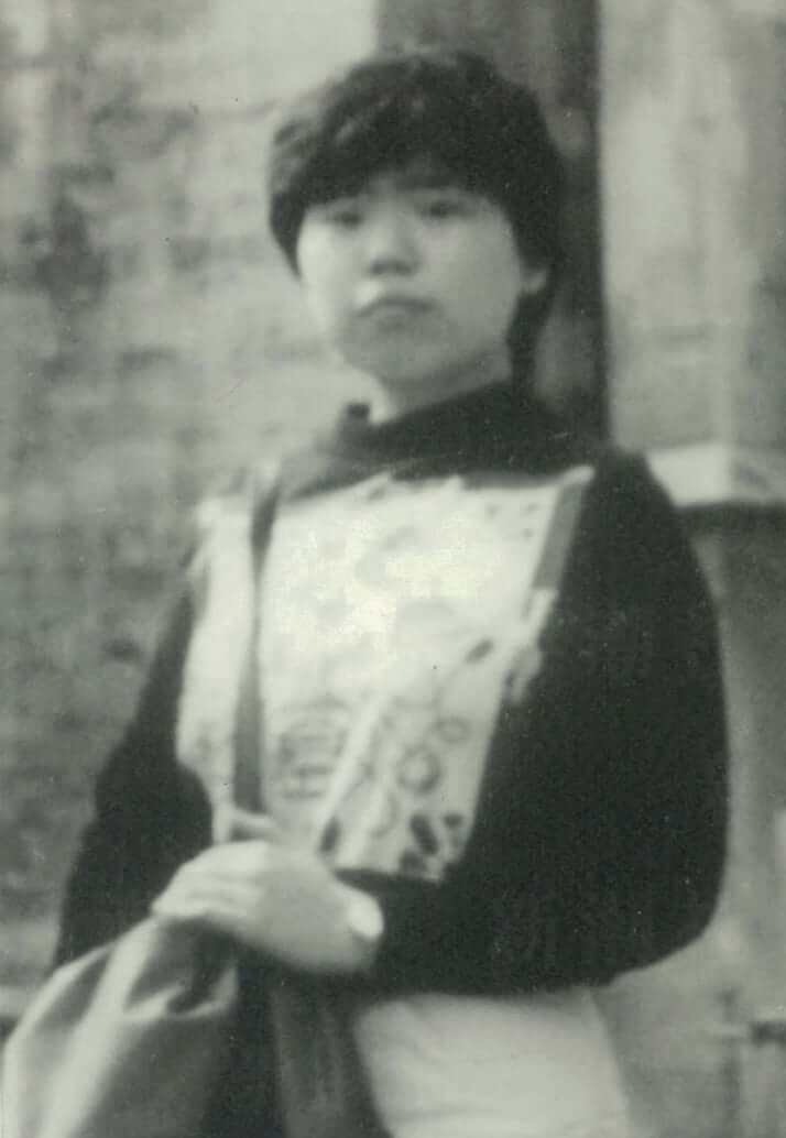 k68960189's tweet photo. #拉致被害者全員奪還
#特定失踪者全員奪還 
#国よ動け

有本恵子さんのお父さんが拉致問題で怒りを燃やした3名の日本人。
闘い続けた相手は北朝鮮・金正日だけではなかった。

恵子さんのご両親は生涯、拉致を命じた金正日に怒りを燃やし続けた。
しかし、それと同時に、“同胞”であるはずの3人の日本人にも憤りを隠さなかったという。

一人は、故・田宮高麿をリーダーとする、赤軍派のよど号ハイジャックメンバーたちだ。
1970年、実行犯9名は身辺に当局が迫っていることから、日本航空の旅客機「よど号」をハイジャック。
平壌空港に着陸させ、北朝鮮に亡命した。
その後は北朝鮮政府の庇護を受け、前述のようにその命を受けて、恵子さんを連れ去った。

2002年、北に残るよど号メンバー4名が日本への帰国声明を発表した際、お父さんは怒気鋭く述べた。
「彼らには何も期待していません。たとえ帰国しても、真実は絶対にしゃべらないし、嘘を並べるだけであることは分かっています。
彼らは、ただの北朝鮮のあやつり人形なんです。
彼らは私にとってただの犯罪者。
“娘を返せ”という感情すらぶつけられる相手とは思っていません。
今はただ娘が無事であることを祈るだけです」

　その後、2011年、日本に帰国した田宮の長男が出自を秘めて三鷹市議選に立候補した。その際、嘉代子さんは「週刊新潮」の取材にこう述べている。
「彼の母親は、娘の恵子の拉致に関与した犯人の1人で、逮捕状が出た現在も北朝鮮に潜伏中なのです。
数年前に北朝鮮から帰国した長男も母親の強い影響下にあったと考えられます。
日本国籍を取得して被選挙権の条件を満たしたからといって、そんな人物が立候補すること自体、とうてい納得できません」