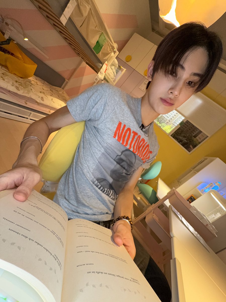 eomseaniee's tweet photo. #SEONGHYEON #성현 INSTAGRAM UPDATE

“sofa shopping” https://t.co/GtENLZBenO