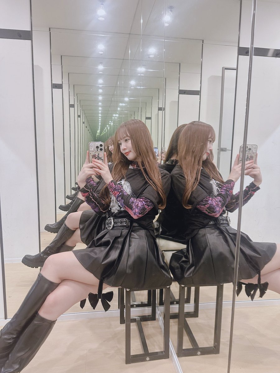 mina_bass3737's tweet photo. 昨日は香港公演💖
『#EastOfEden Live in Hong Kong』
多謝你🥰🥰
ありがとうございました♡

我第一次去香港真係好享受！
我想再嚟💚💚
好好玩♡

初めての香港！めちゃ楽しかったです✨
Ayasaさんのお誕生日お祝いも💜🎂
また香港来れますように♡
#EOE https://t.co/iHgBBuXp5O