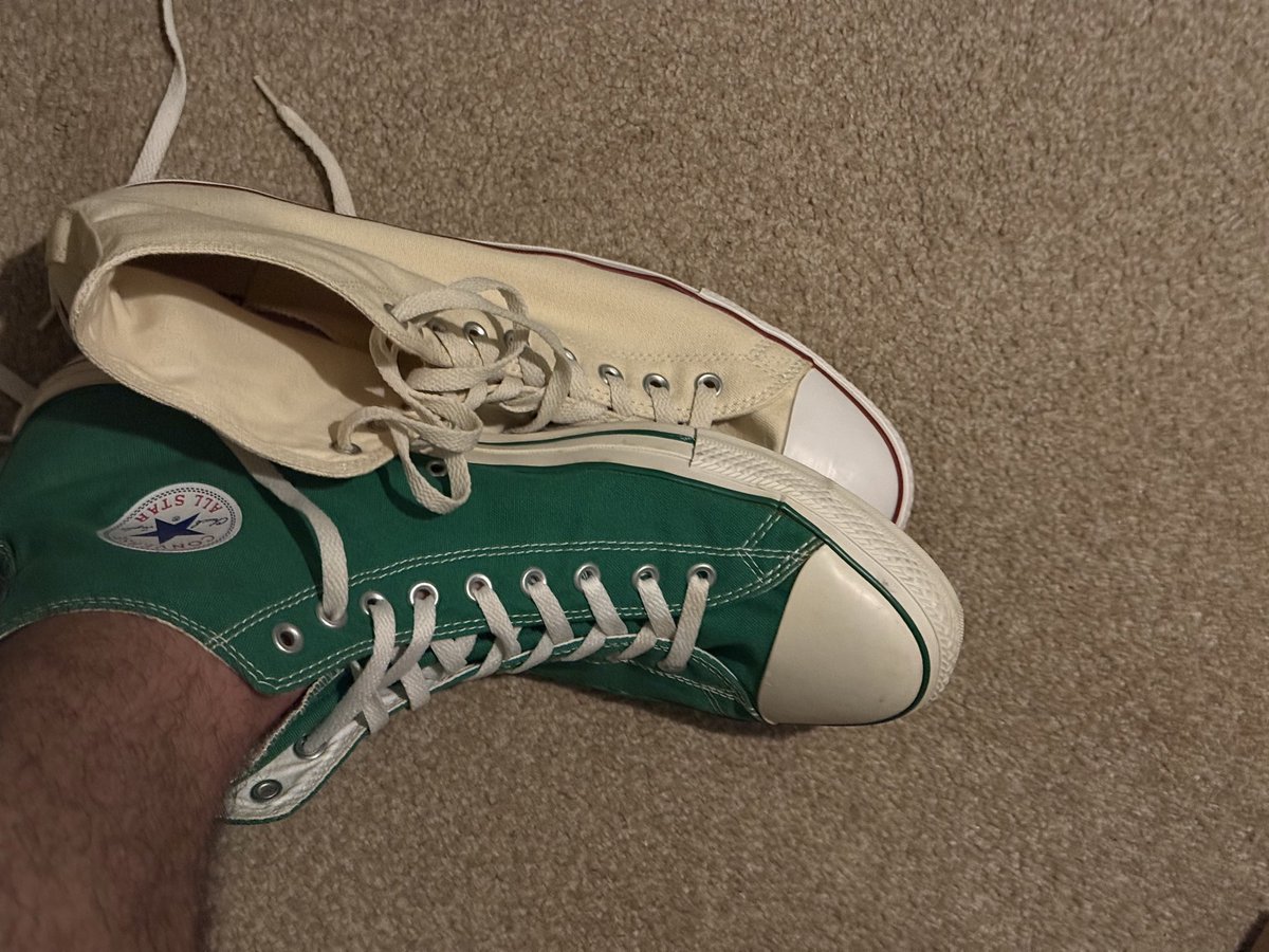 oversizedchucks's tweet photo. Welcome back to the best pair ever! I know I haven’t posted a whole lot here but man I hope these make up for it. They are so big they even make the 15s I wear to the gym look small. Wonder if I should wear these to the gym. https://t.co/HgKYWhJzdh