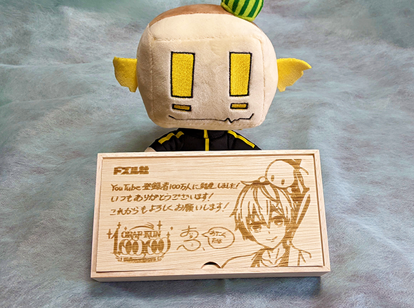 hakotaro85's tweet photo. おらふくんからお肉を頂きました！ありがとうございます！
木箱の印刷が素敵なので部屋に飾ろうと思います😊
改めて100万人おめでとうございます！🎉✨ https://t.co/8x6ZR51ksU