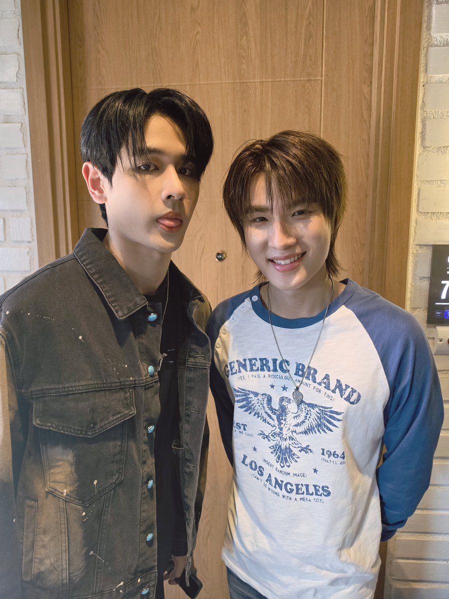 TheCrowClubTH's tweet photo. แบร่ 😛 สดใสไม่ง่วงงงงเนอะ 

The Crow Club Q34

#อีกาสมาคมQ34 https://t.co/kaJ7i9i5ri