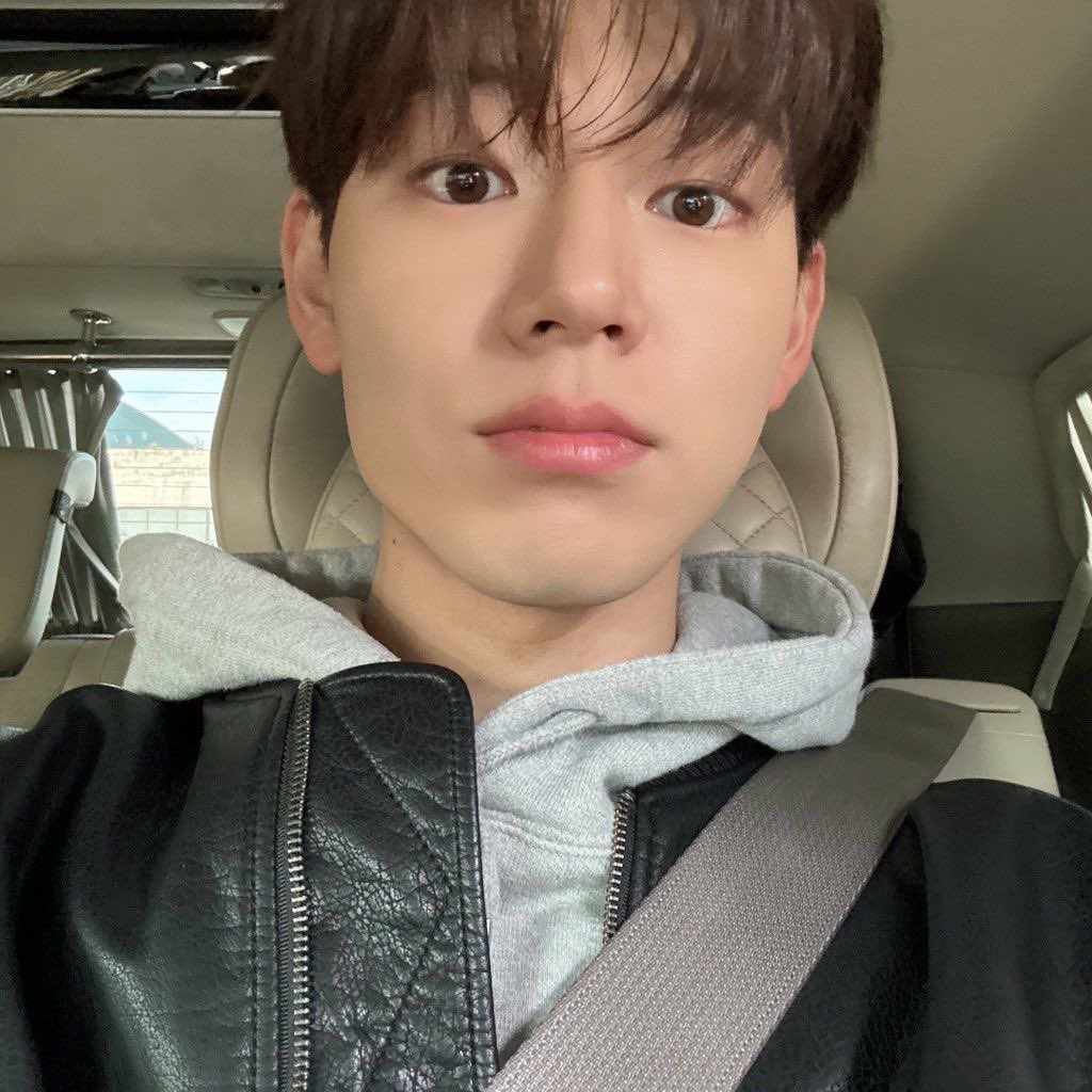 isngwni's tweet photo. starring 3 aktor muda berbakat enih 🥺🫰🏻

Bae Hyunsung as Nam Jaeyob
Cha Kangyoon as Kang Geontae
Park Yoonho as Joo Heedong 

ceritanya ttg hari terpenting dalam hidup para siswa ujian masuk univ yang berubah jadi kejahatan tak terkendali karena keinginan, rasa iri, dan kelemahan masing-masing tokoh! 

tayang 23 November 2026 di HBO Max!!