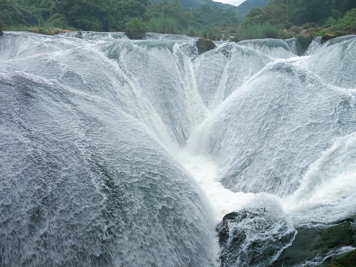 kopkxs's tweet photo. Huangguoshu Waterfall https://t.co/ZqK69U4J7e