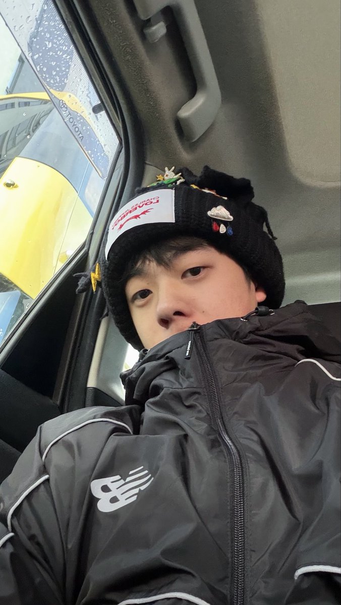 Xiane2849's tweet photo. 你们囤好食物了吗？#UK #top1 #side #小小贤 https://t.co/BUCT6lm9Wy